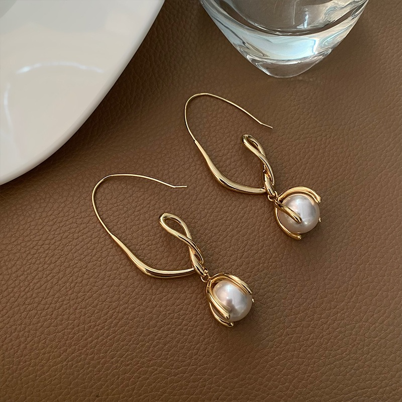 Elegant Gold Pearl Earrings | Nooklyst